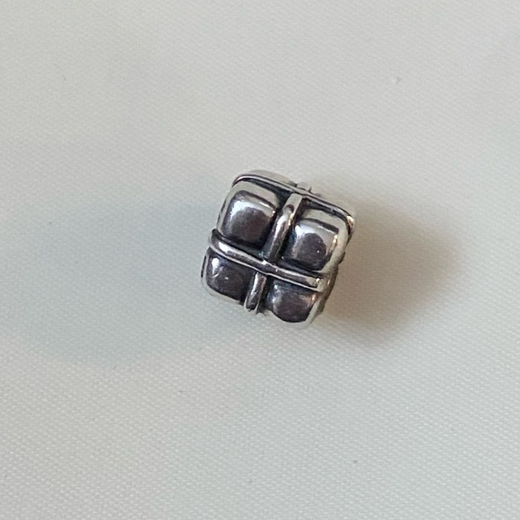 PANDORA RETIRED PRESENT, GIFT BOX W/ BOW CHARM STERLING SILVER 925 ALE 7… - Picture 3 of 7
